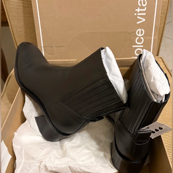 NWT Dolce Vita Linny H2O Bootie in Black - Size 6 - Picture 3 of 15